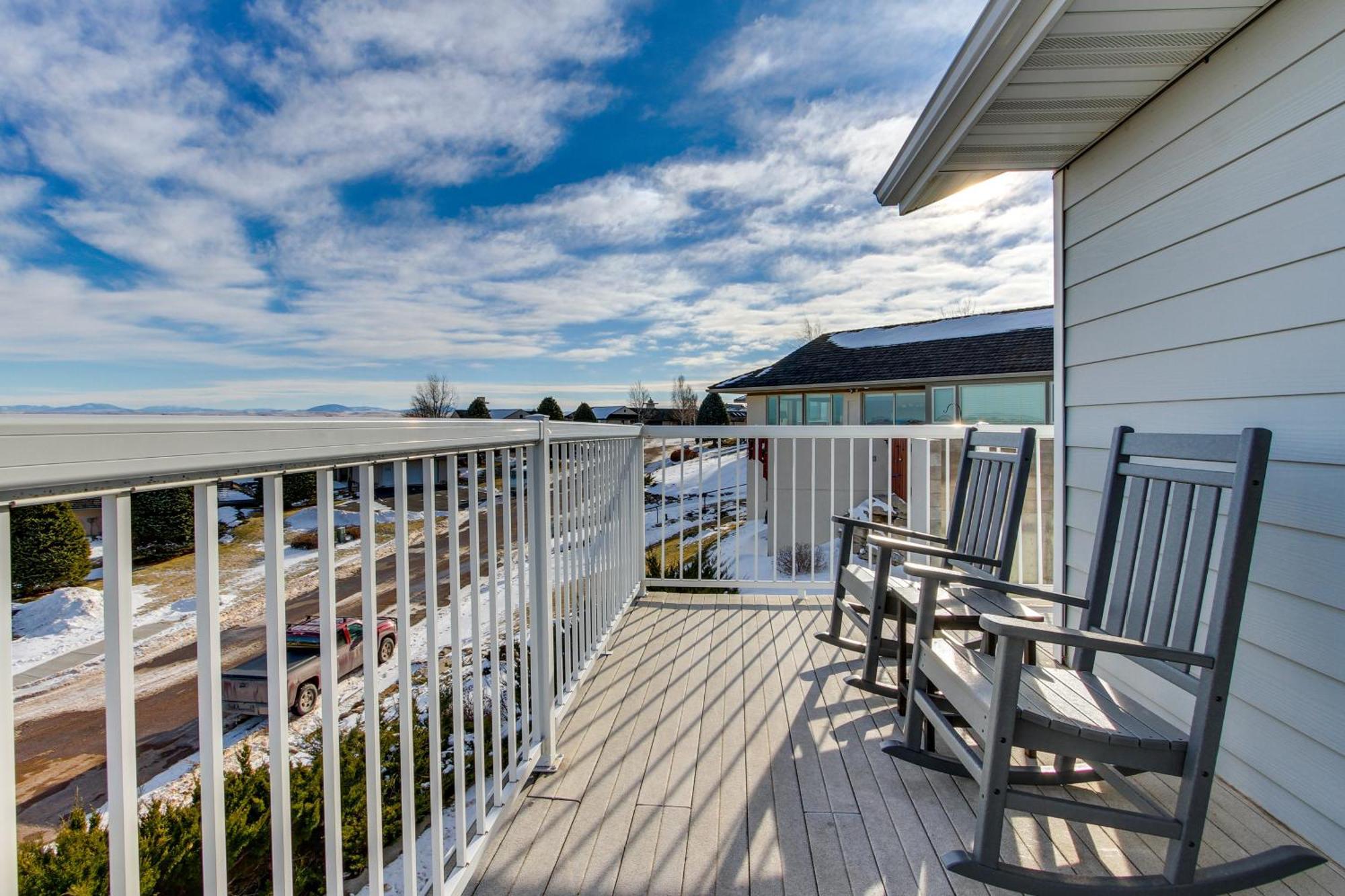 Inviting Great Falls Home With Wraparound Deck! Exteriör bild