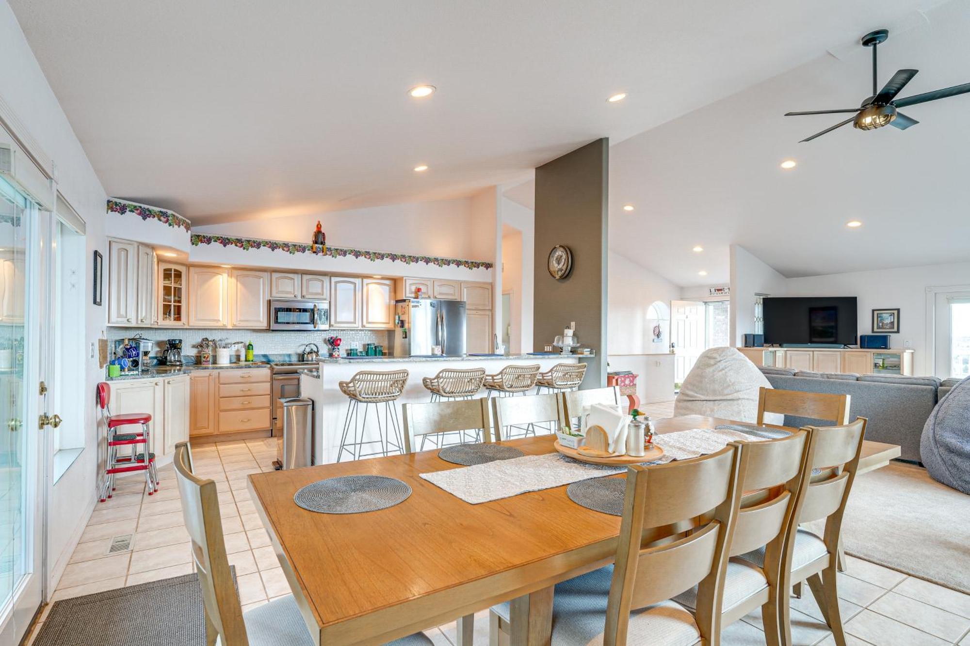 Inviting Great Falls Home With Wraparound Deck! Exteriör bild