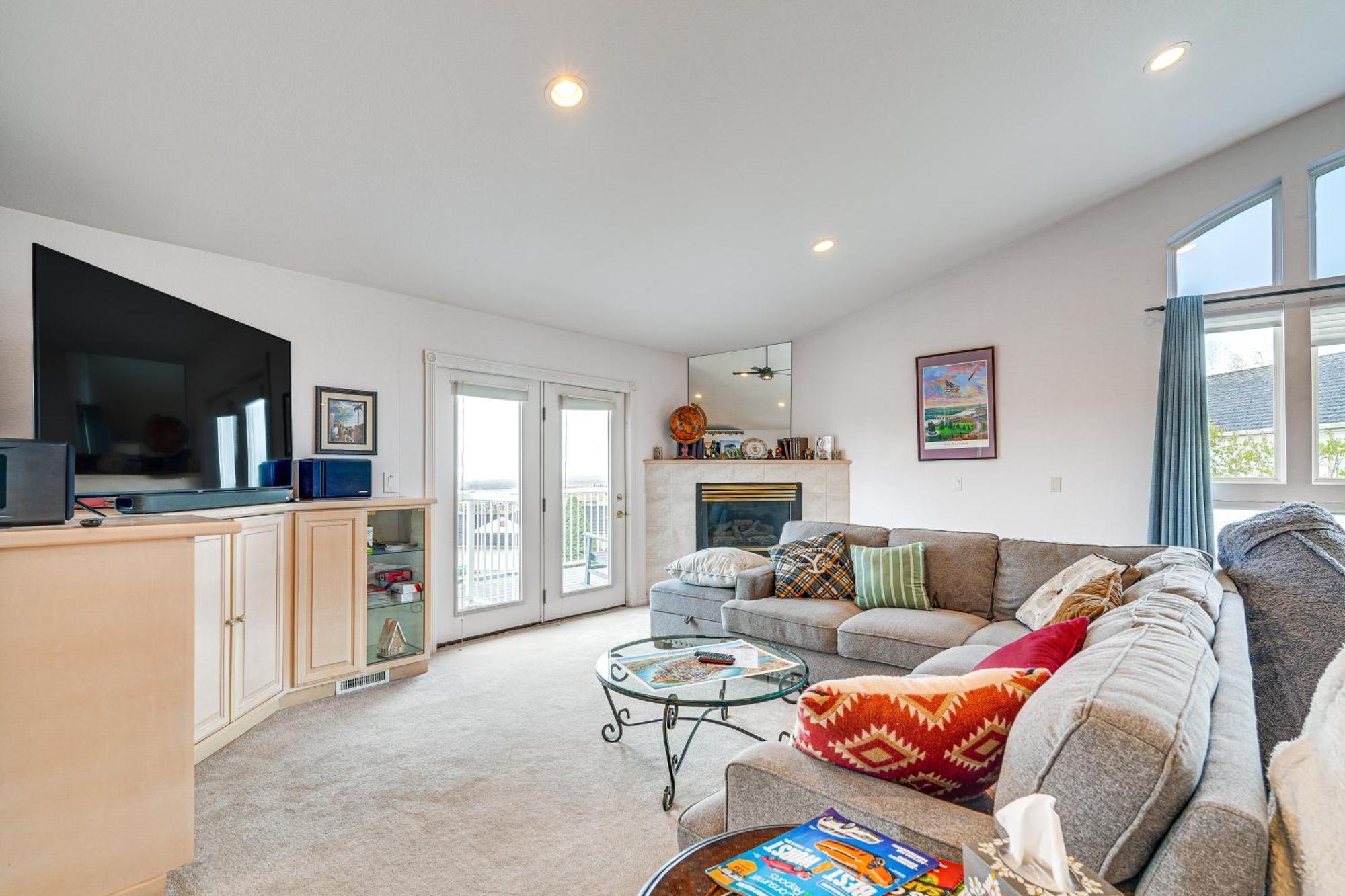 Inviting Great Falls Home With Wraparound Deck! Exteriör bild